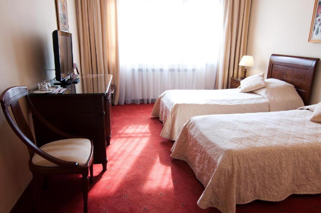 The Elite - Oradea'S Legendary Hotel Экстерьер фото