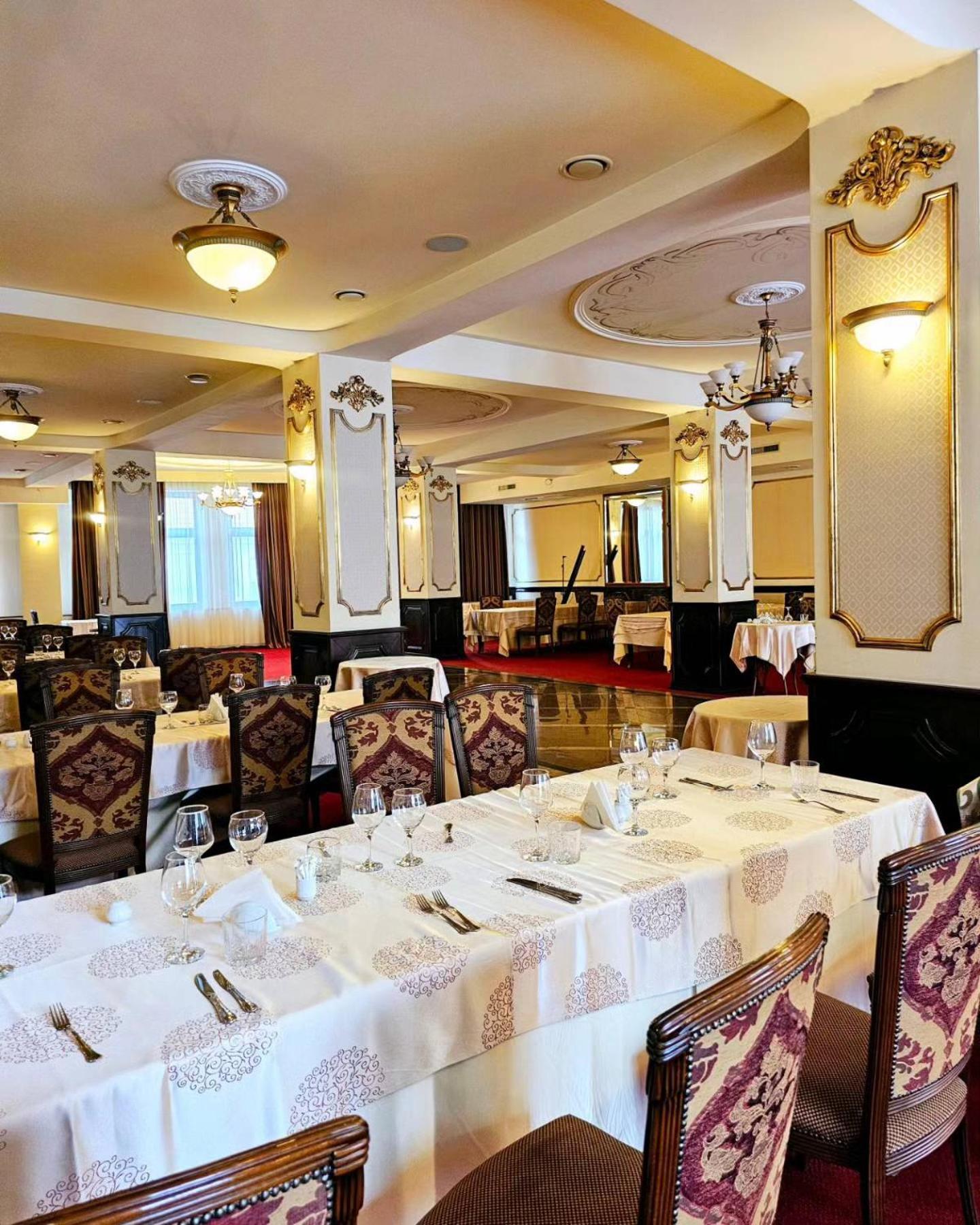 The Elite - Oradea'S Legendary Hotel Экстерьер фото