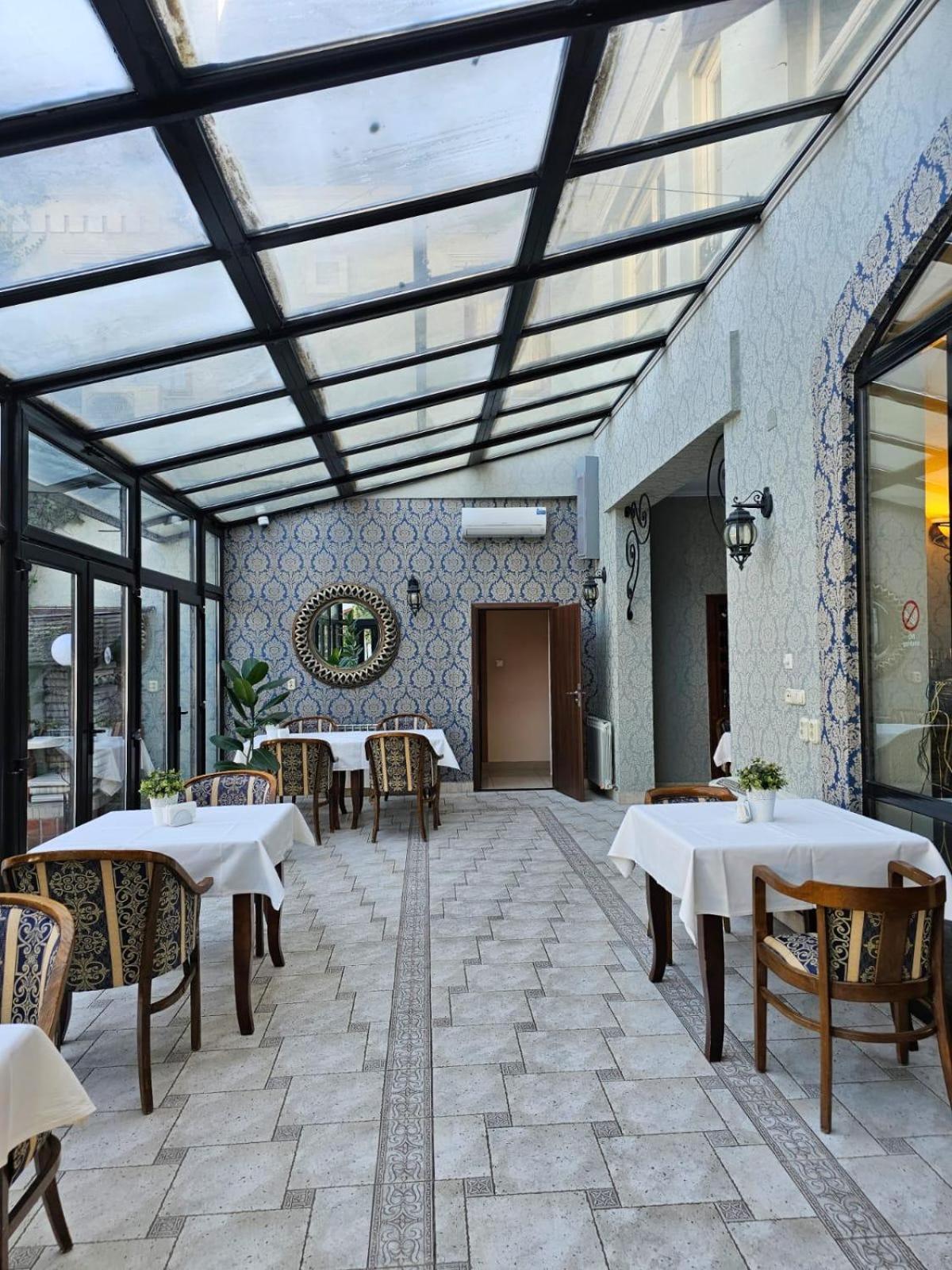 The Elite - Oradea'S Legendary Hotel Экстерьер фото